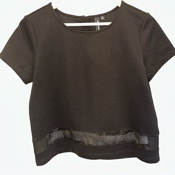 Boxy, black top with sheer lower hem - Picture 9 of 11